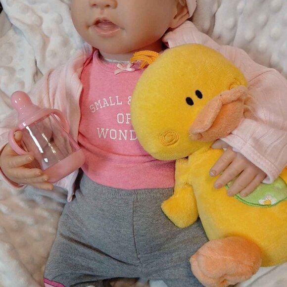 Ashton Drake Galleries So Truly Real 'Picture Perfect' Doll by Waltraud Hanl - Picture 5 of 10